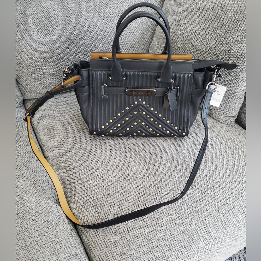 Coach Reserve Swagger 27